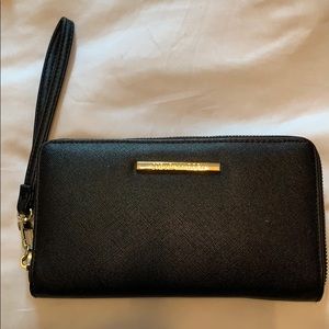 Steve Madden black wrist wallet